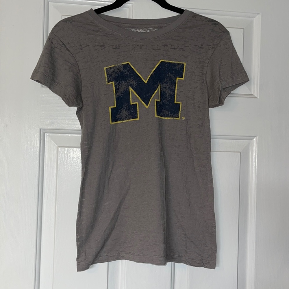 🌹3 for $10 U of M T-shirt
